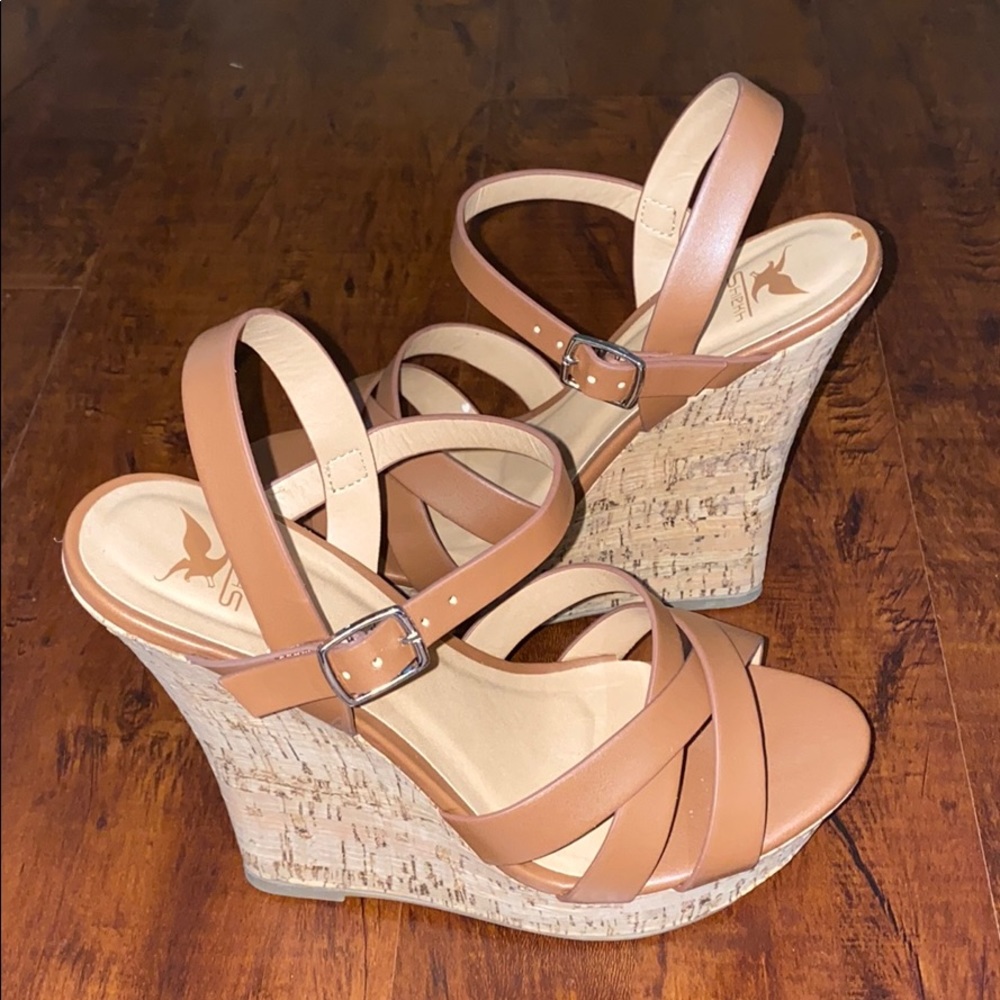 Nude wedges